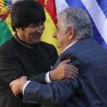 Mujica se disculpa con Morales por ausencia en su investidura 