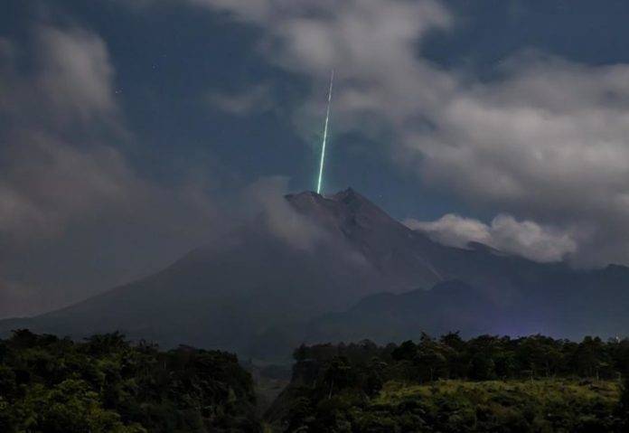 Video Captan La Ca Da De Un Meteorito Sobre Volc N Regeneraci Nmx