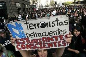 Las medidas estudiantiles se oponen a un sistema educativo que tiene su origen en la dictadura militar de Augusto Pinochet