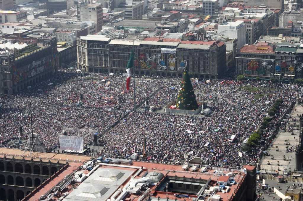 Discurso de AMLO en el Zócalo, 1 de diciembre de 2013.