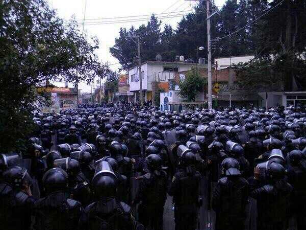 Más de dos mil elementos de la policía "dialogan" con pobladores de San Bartolo Ameyalco, DF