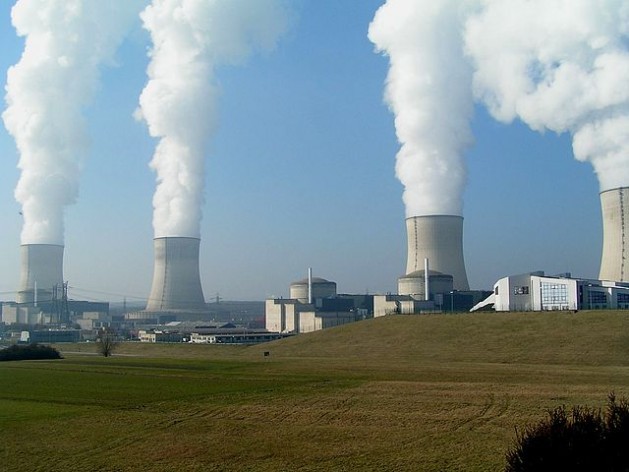 Central nuclear en Cattenom, Francia. Crédito Stefan Kühncc by 2.0