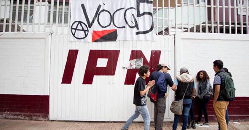 Porros atacan a estudiantes paristas de Voca 5