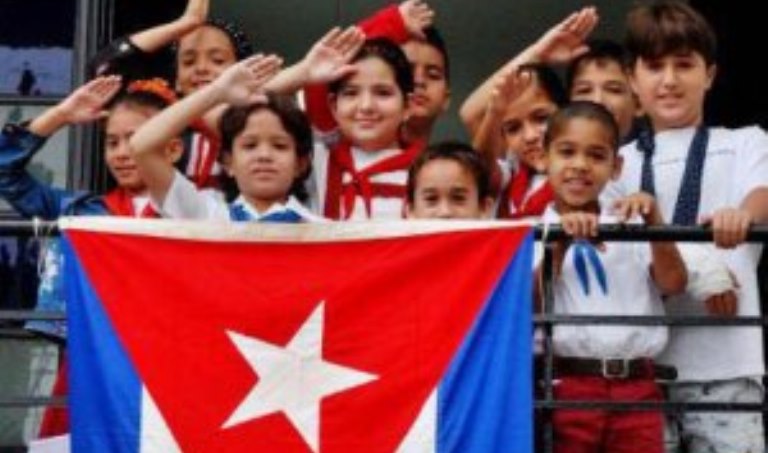pioneros-bandera-cubana