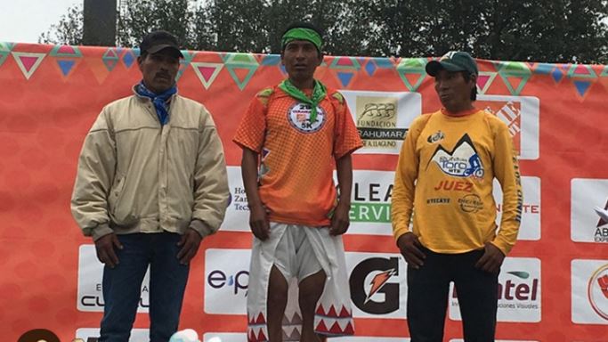 Indígena tarahumara corre maratón para costear estudios universitarios de  su esposa