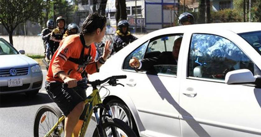 En toma de protesta AMLO usó frase de una ciclista que se le acercó; 'no tienes derecho a fallarnos'