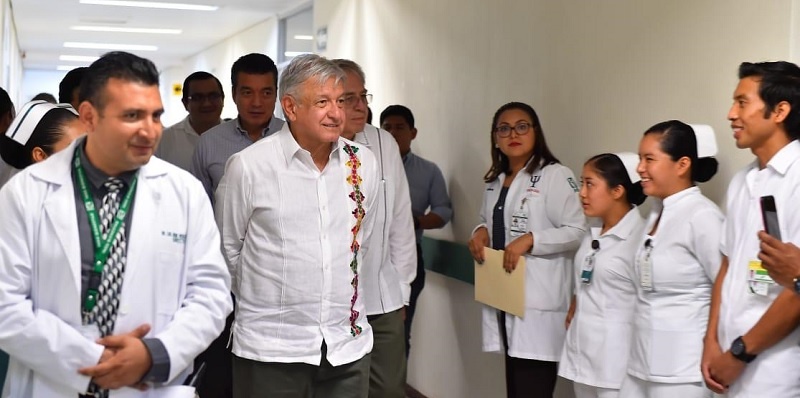 AMLO dialogó con trabajadores de la salud en su gira de tres días por Chiapas