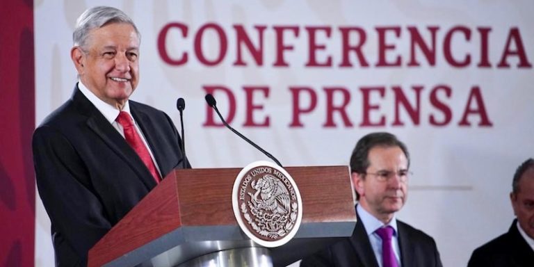 AMLO reconoce papel de maestros, fueron víctimas de desprestigio