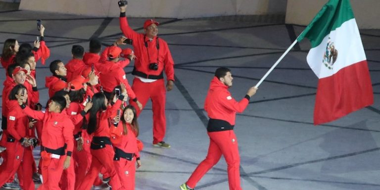 AMLO promete "buena noticia" para deportistas tras Panamericanos