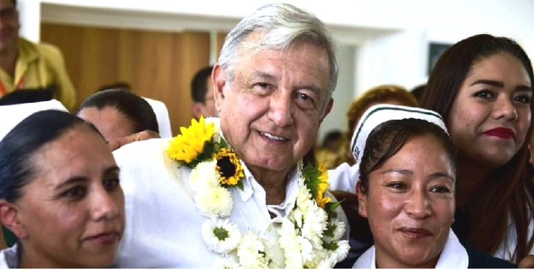 AMLO en diálogo con comunidad de salud