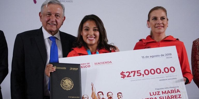 AMLO premio atletas Panamericanos