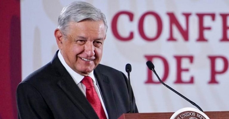 Campaña contra productos chatarra en escuelas va, AMLO