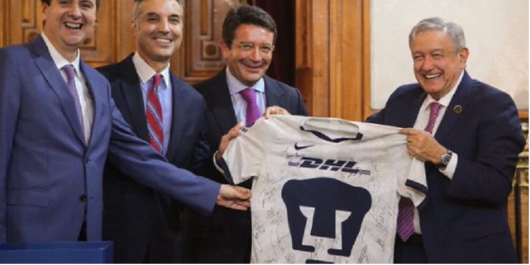 AMLO con ejecutivos de DHL, México
