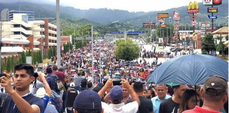 Honduras, movilziaciones contra presidente narco