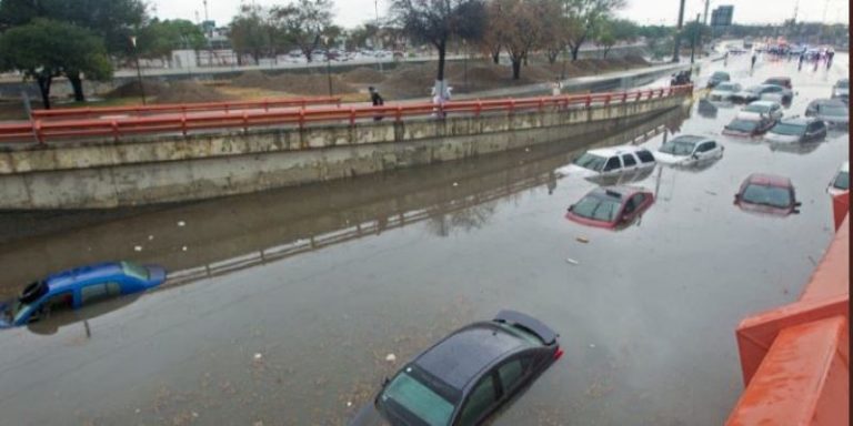 Por descarga eléctrica, mueren dos personas durante lluvias en NL