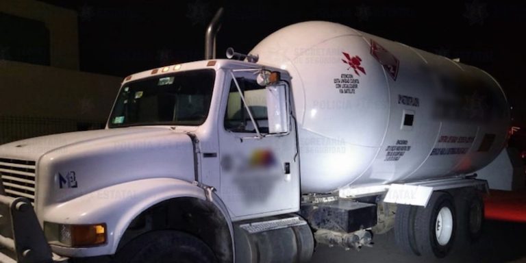 Policías hallan pipas de Gas LP en Tezayuca, cerca de ducto