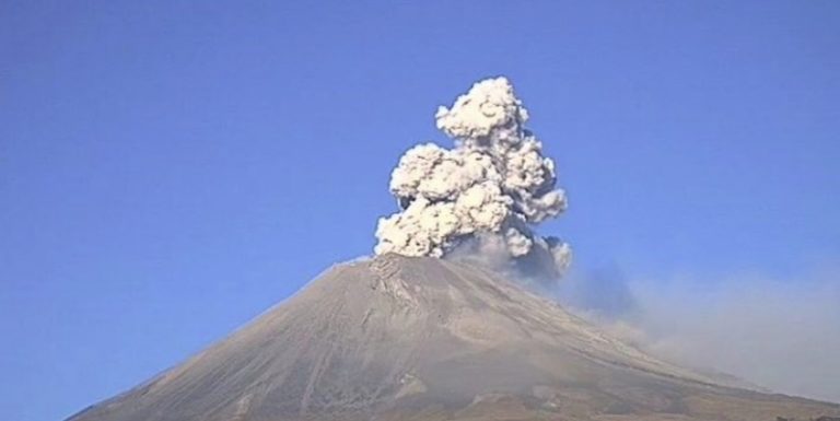 Reportan caída de ceniza del Popocatépetl en tres alcaldías de la CDMX