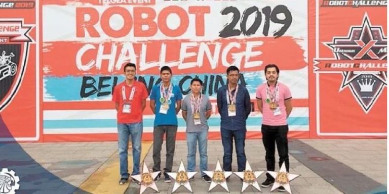 Estudiantes veracruzanos brillan en competencia de robótica en China