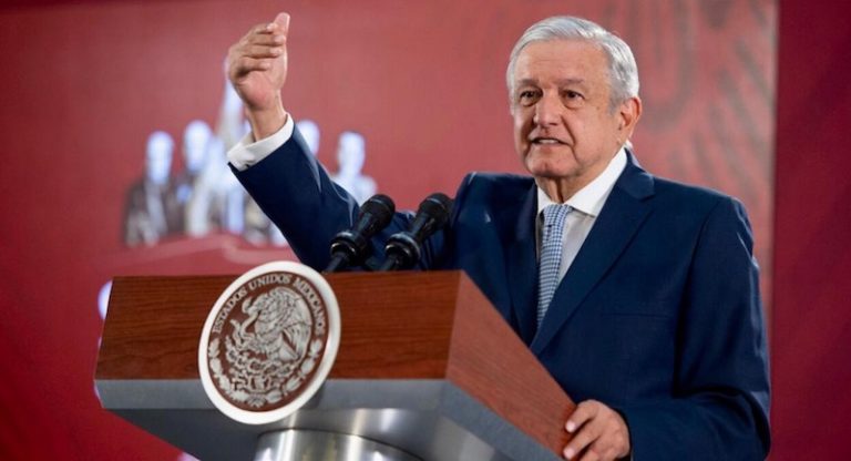 AMLO sigue en espera de que se disculpen por Reforma Energética