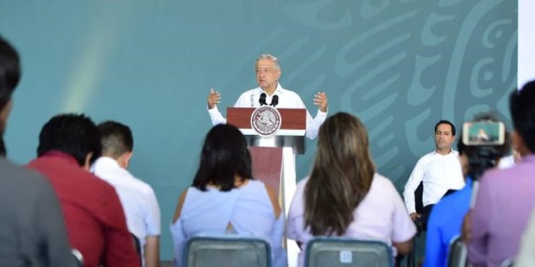 AMLO analiza consulta ciudadana para legislación de drogas