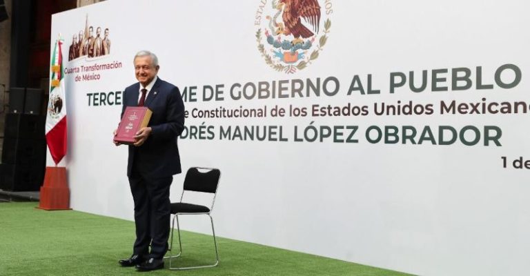 Desde Palacio Nacional, AMLO presenta su ¿Tercer Informe? ¿por qué?