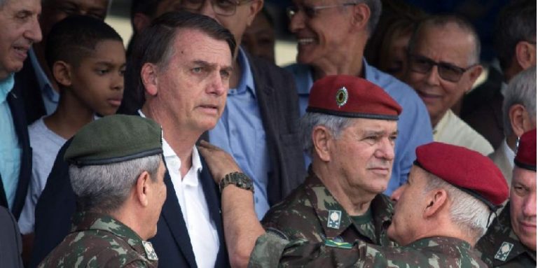 Bolsonaro quiere militarizar educación