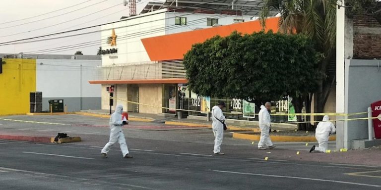 Balean a 5 personas en terminal Estrella de Oro de Cuernavaca