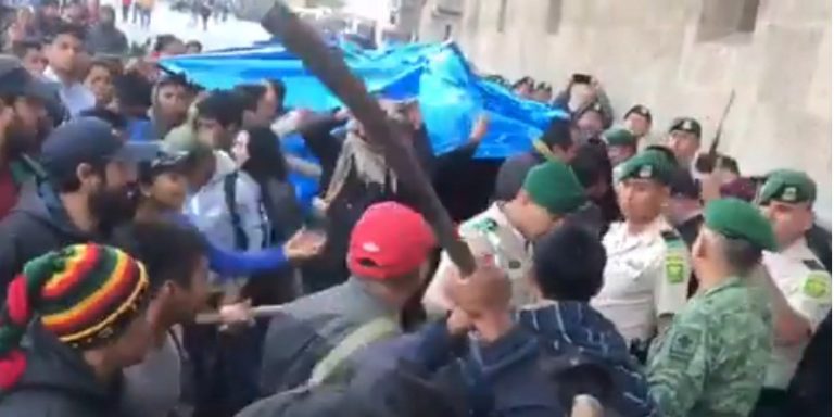 FNLS agrede a uniformados en Palacio Nacional