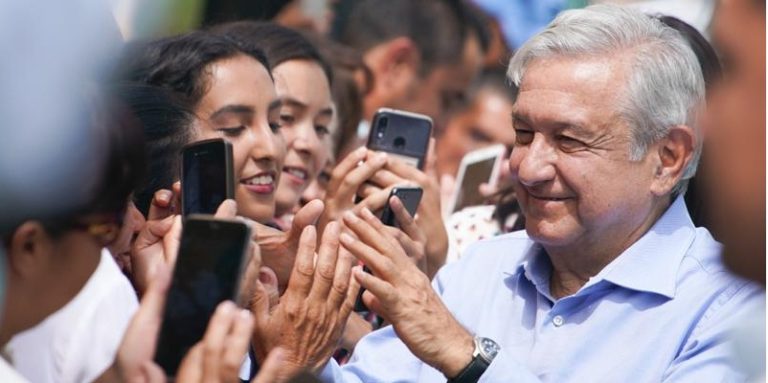 AMLO lamenta fallecimiento de José José