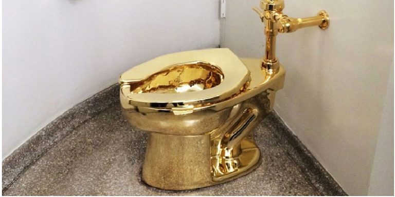 excusado de oro robado