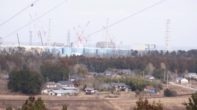 Japón evalúa tirar al mar agua radioactiva de la planta de Fukushima