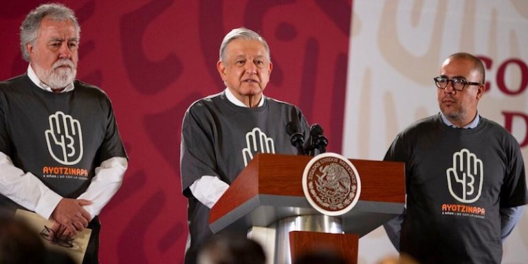 Ofrecen recompensa por información sobre normalistas de Ayotzinapa