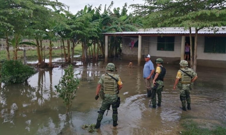 Lluvias en Chiapas provocan desbordamiento del río Pichucalco