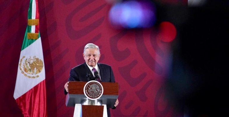 AMLO pide a empresas dimensión social, antes se les permitía saquear