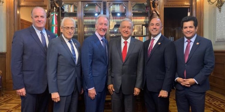 AMLO se reúne con legisladores de EU, hablan sobre el T-MEC