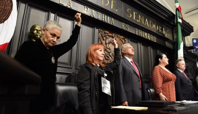Rosario Ibarra pide a AMLO resguarde medalla hasta que haya justicia