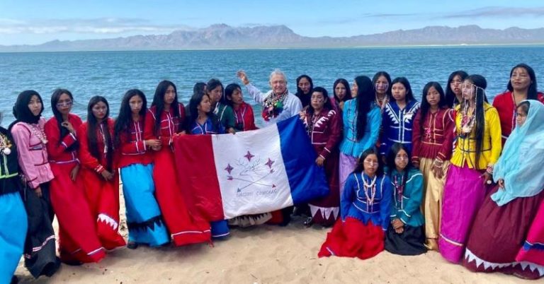 AMLO con los pueblos originarios, neoliberalismo acabó con su futuro