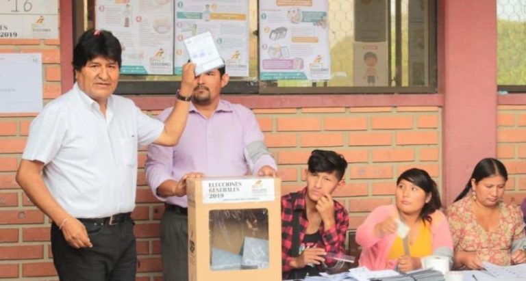 Evo Morales busca cuarto periodo, bolivianos salen a votar