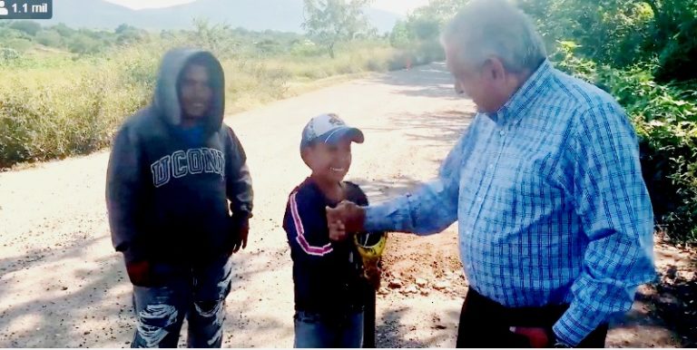AMLO llama atención a funcionarios carreteros