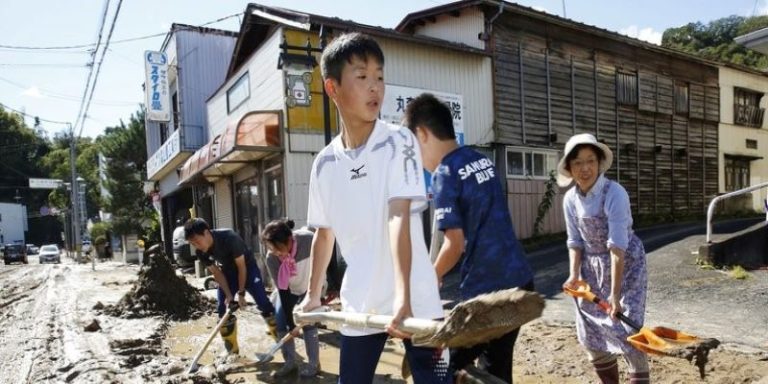 Registran 33 fallecimientos tras paso de tifón en Japón