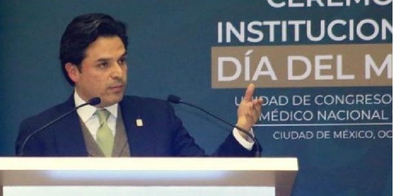 Médicos acceden a plazas