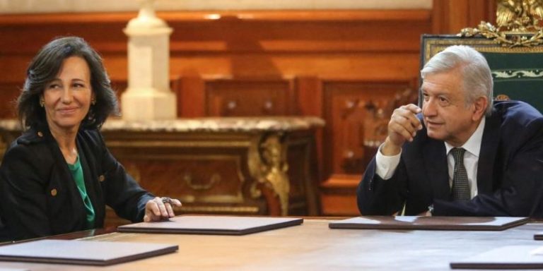 AMLO: Santander cumplió su promesa, retira comisiones en remesas