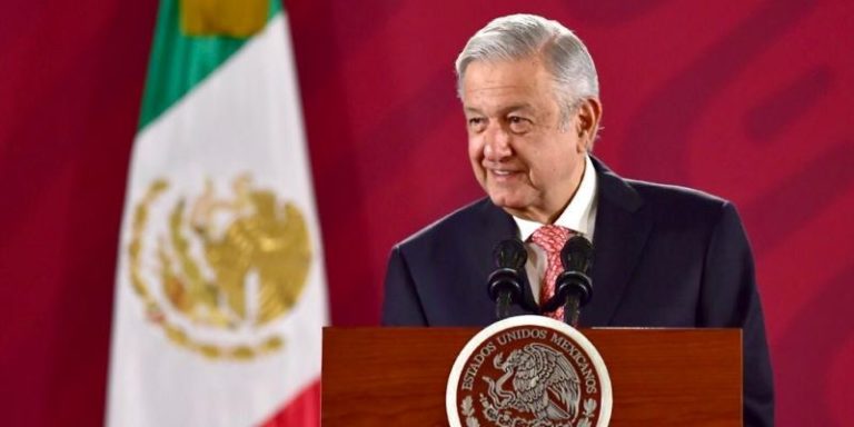 AMLO: Si apoyar a indígenas es racista, que me anoten en la lista