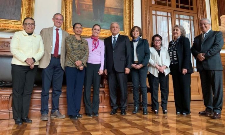 AMLO y Sheinbaum anuncian Universidad de Salud para 2020