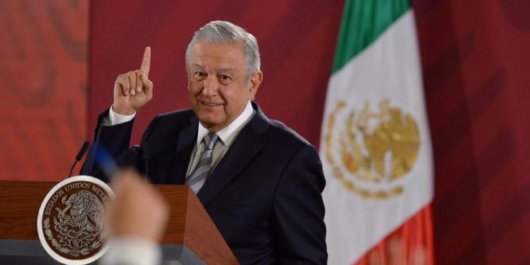 AMLO: A Estela de Luz una placa que diga ‘Monumento a la Corrupción"