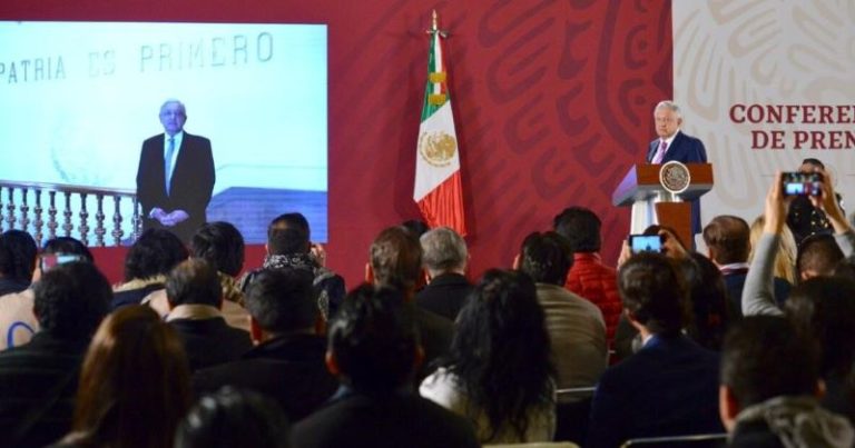 AMLO: Todos al Zócalo para reafirmar gobierno democrático