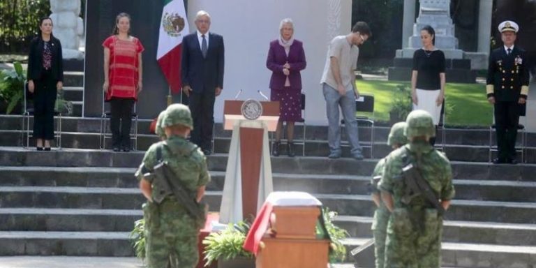 AMLO encabeza ceremonia de inhumación de Valentín Campa
