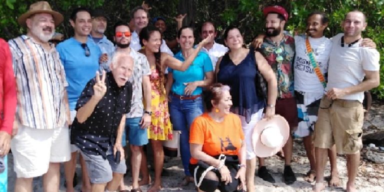 Semarnat reabre playa en Punta Mita