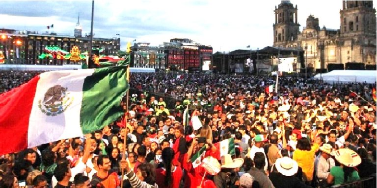 AMLO, festeja en el Zócalo