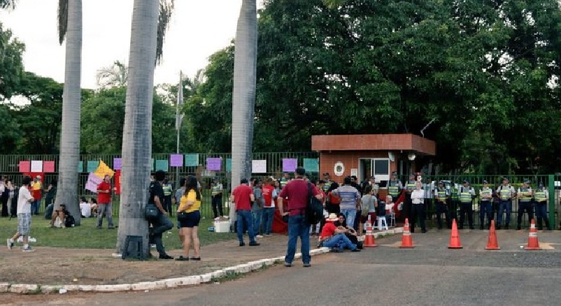 Brasil, desalojan embajada de Venezuela
